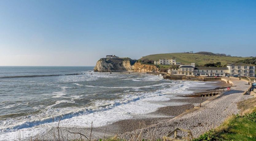 Photo of 4 Bed in Freshwater