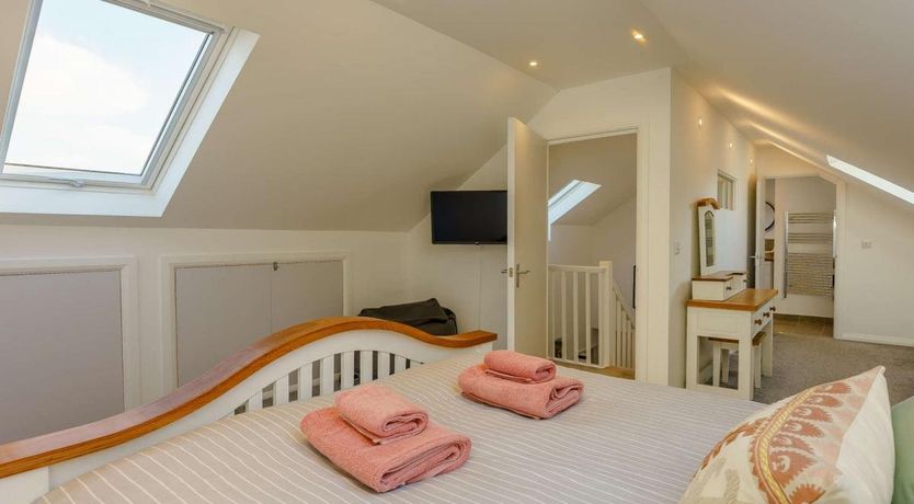 Photo of 4 Bed in Freshwater