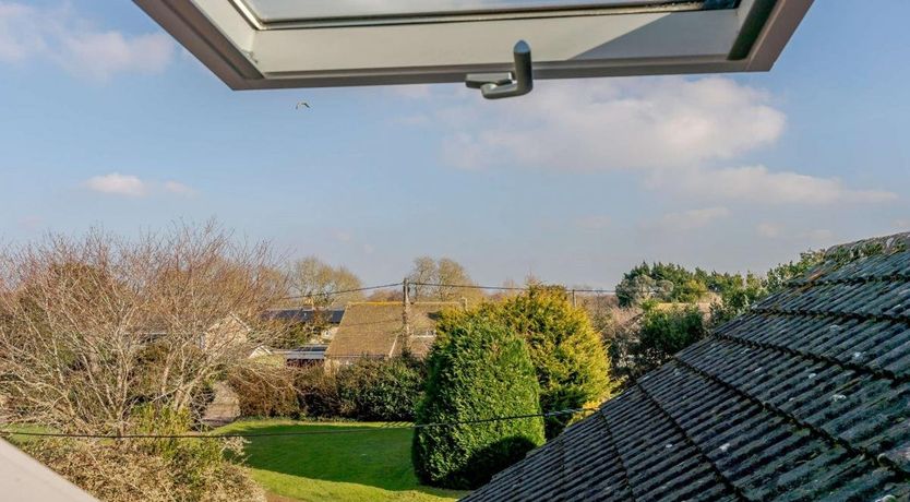 Photo of 4 Bed in Freshwater