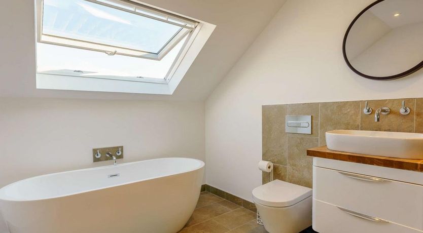 Photo of 4 Bed in Freshwater