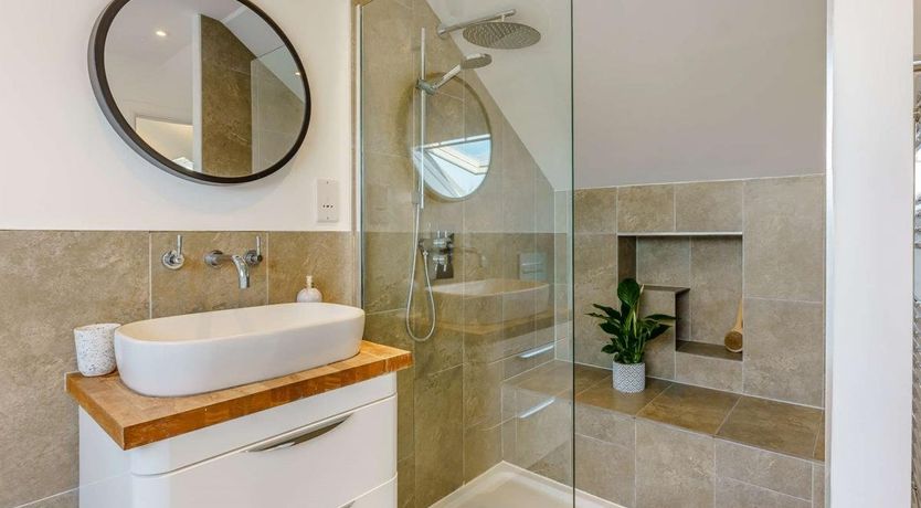 Photo of 4 Bed in Freshwater