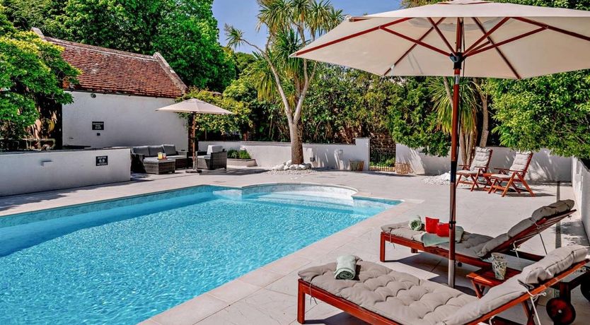 Photo of 1 Bed in Ellicombe