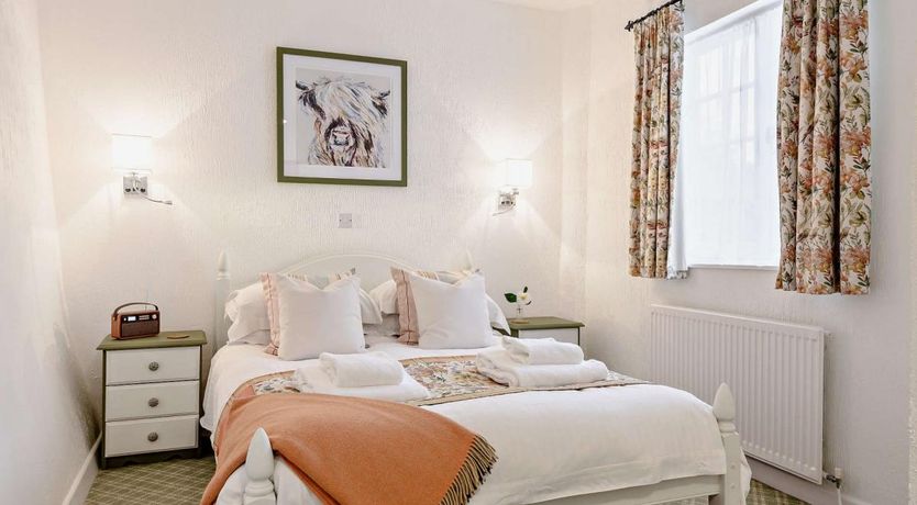 Photo of 1 Bed in Ellicombe