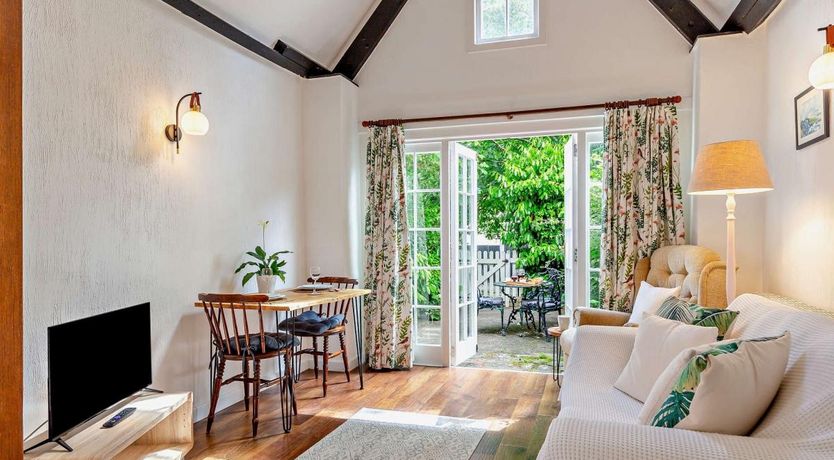 Photo of 1 Bed in Ellicombe