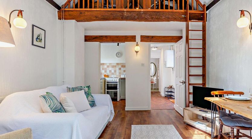 Photo of 1 Bed in Ellicombe