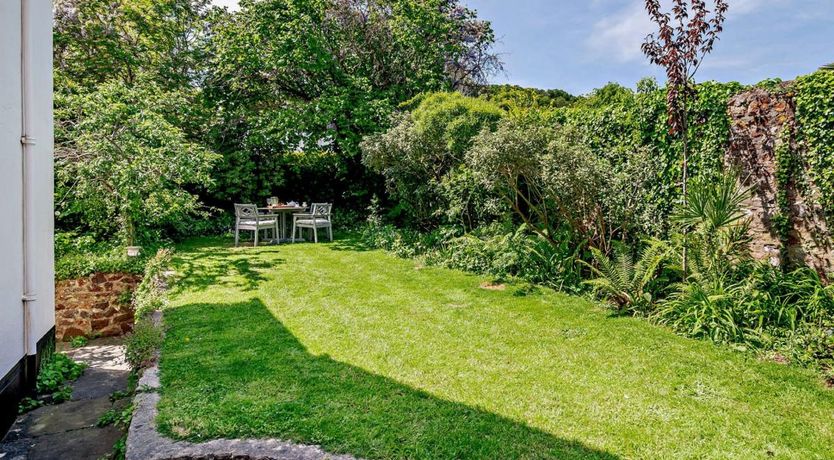 Photo of 1 Bed in Ellicombe