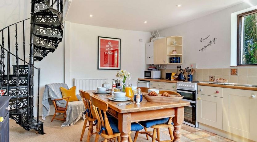 Photo of 1 Bed in Ellicombe