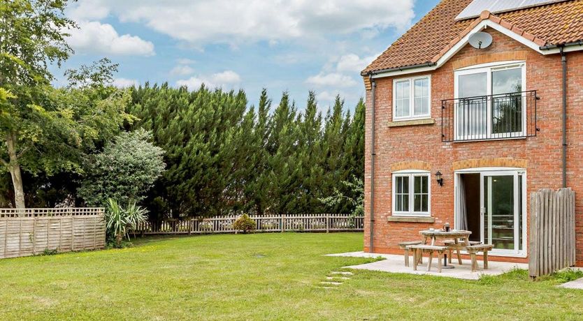 Photo of 3 Bed in Huntworth