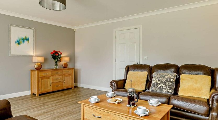 Photo of 3 Bed in Huntworth