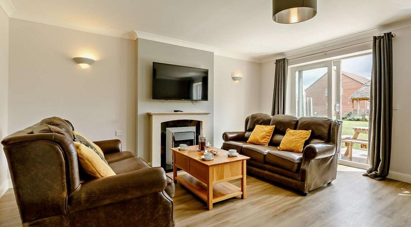 Photo of 3 Bed in Huntworth