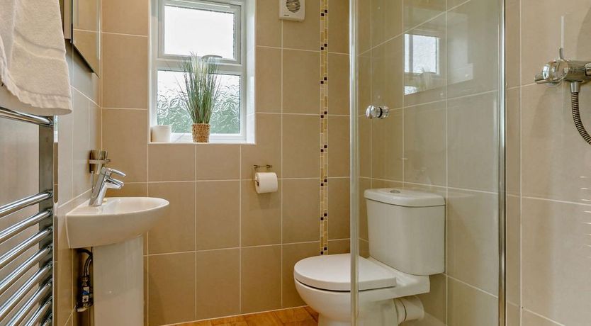 Photo of 3 Bed in Huntworth