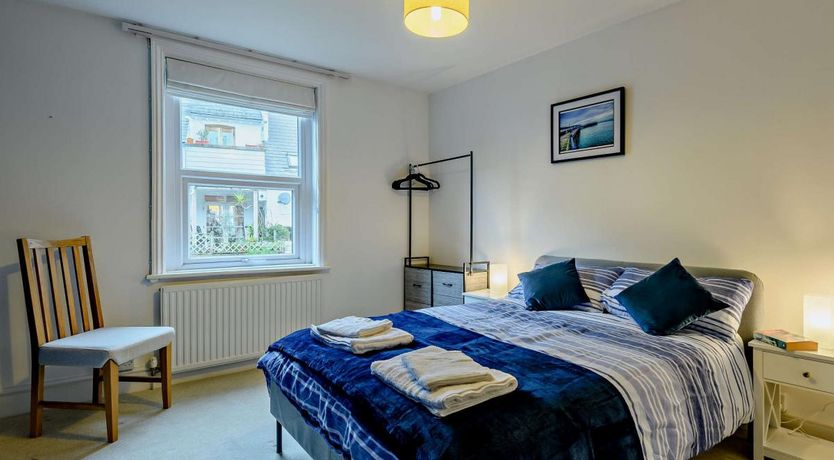 Photo of 5 Bed in Swanage