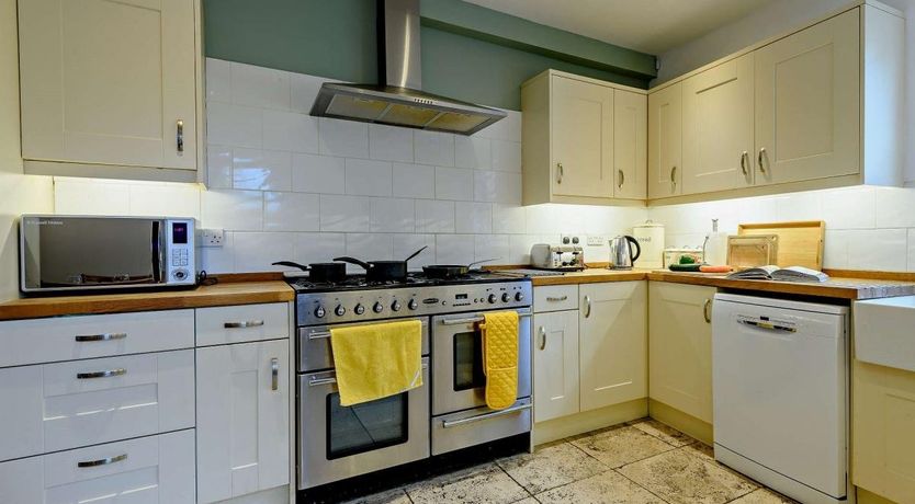 Photo of 5 Bed in Swanage