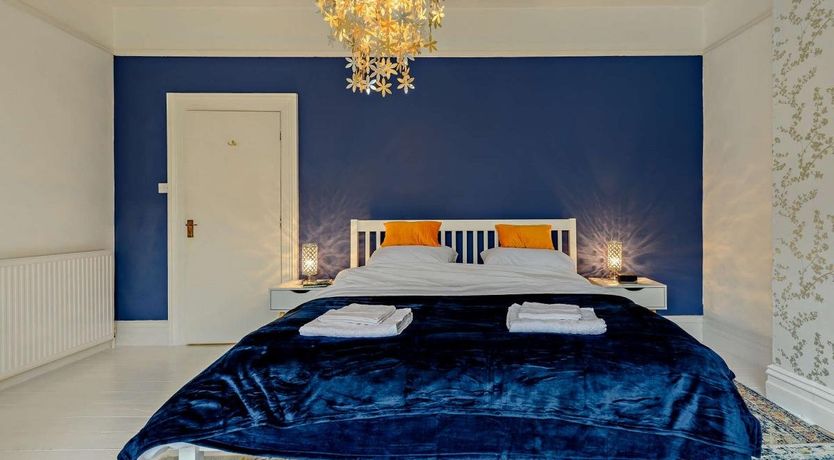 Photo of 5 Bed in Swanage