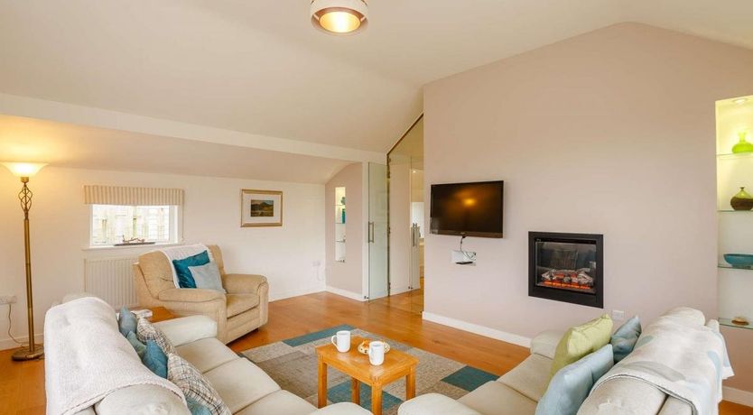 Photo of 3 Bed in Aberdesach