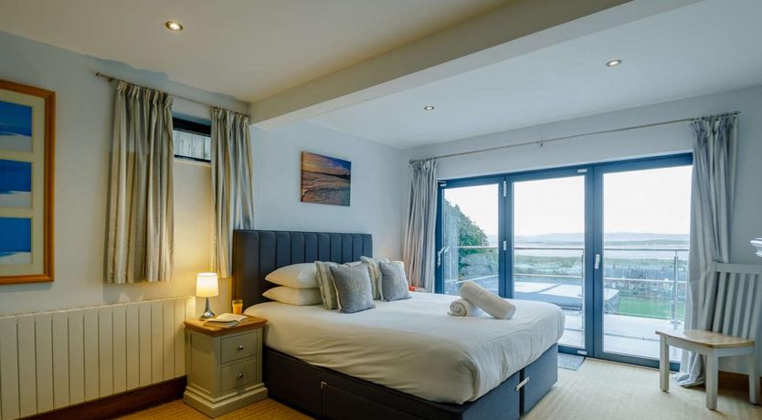 Photo of 5 Bed in Aberdovey