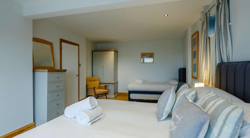 Photo of 5 Bed in Aberdovey