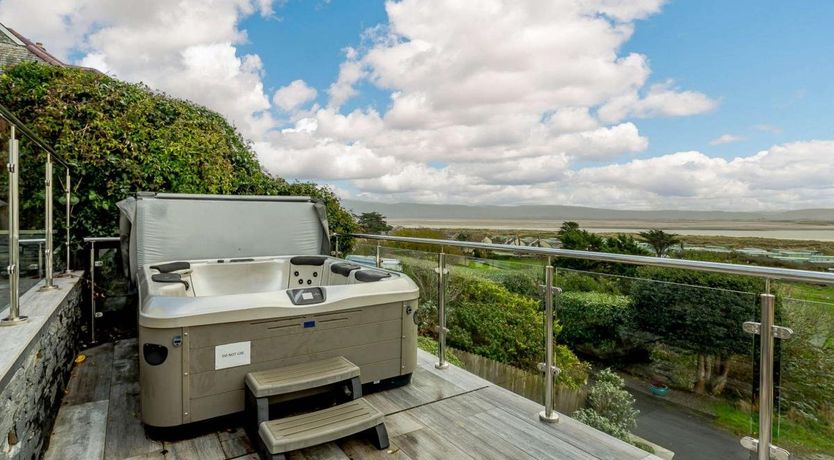 Photo of 5 Bed in Aberdovey