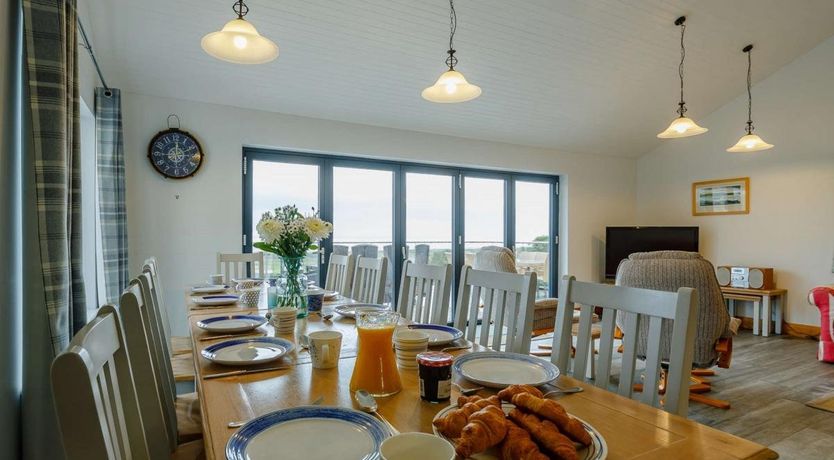 Photo of 5 Bed in Aberdovey