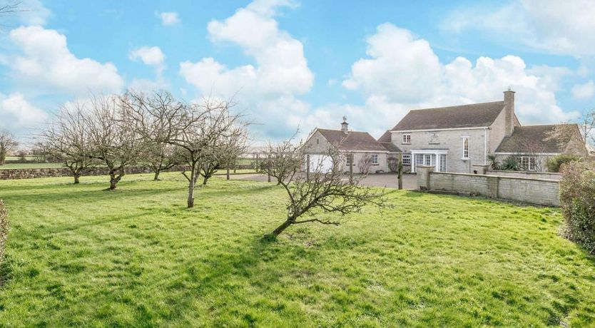 Photo of 6 Bed in Awre