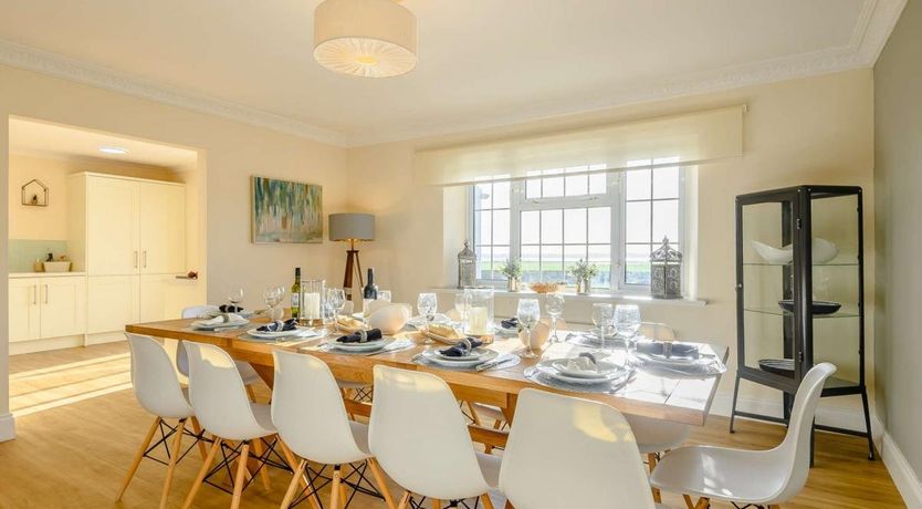 Photo of 6 Bed in Awre