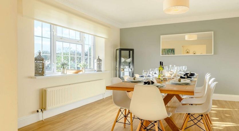 Photo of 6 Bed in Awre