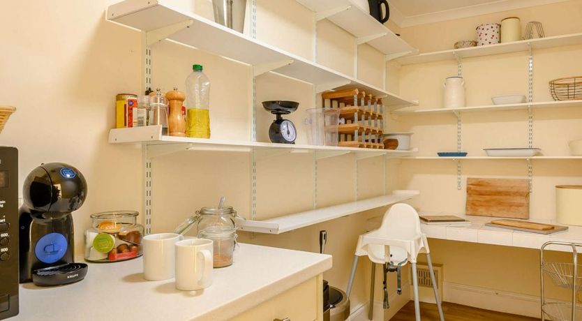 Photo of 6 Bed in Awre