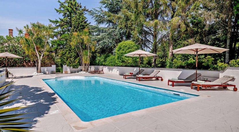 Photo of 2 Bed in Ellicombe