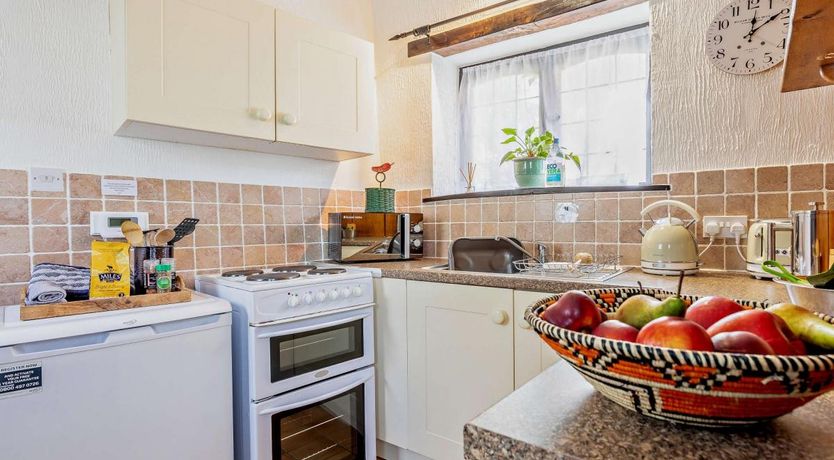 Photo of 2 Bed in Ellicombe