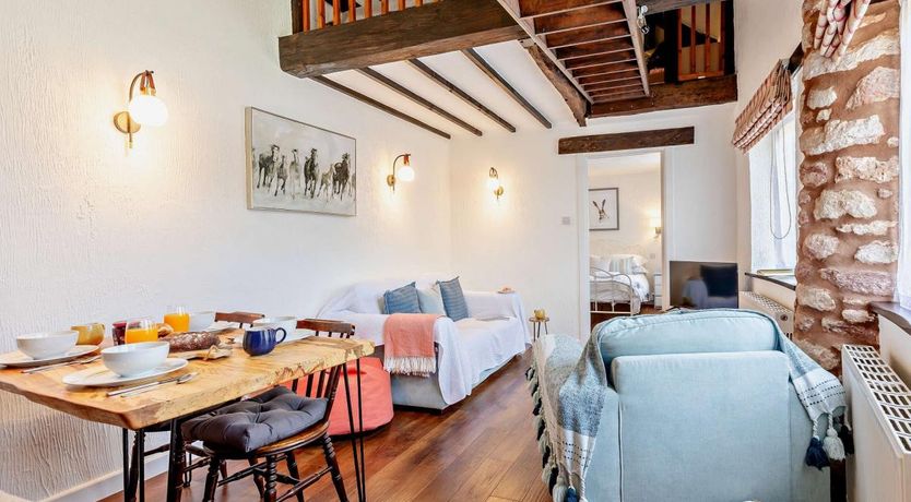 Photo of 2 Bed in Ellicombe