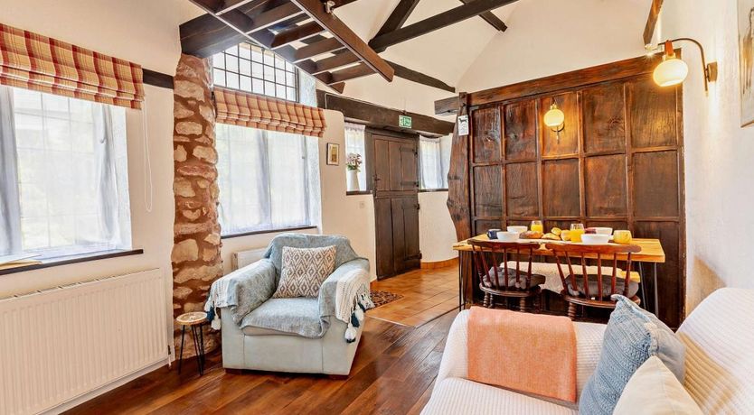 Photo of 2 Bed in Ellicombe