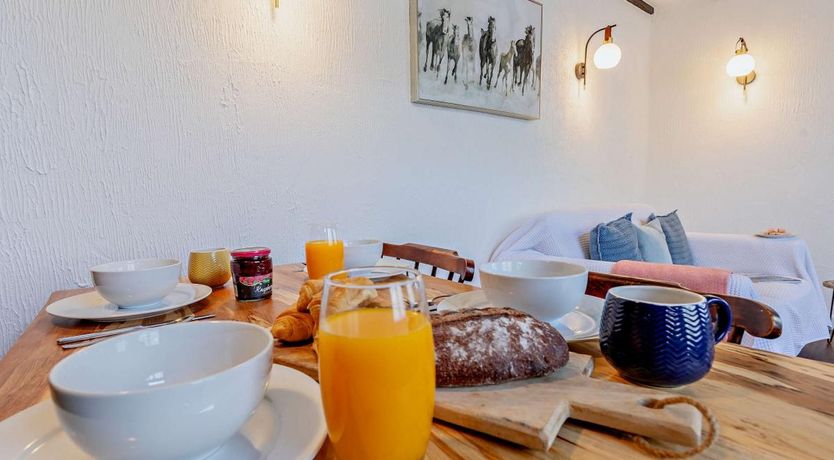 Photo of 2 Bed in Ellicombe