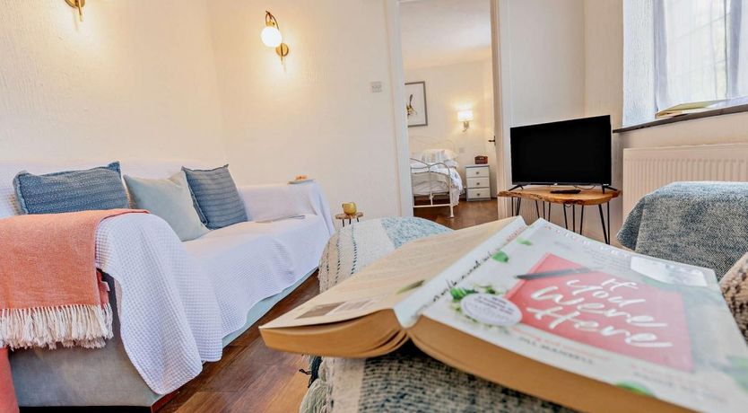 Photo of 2 Bed in Ellicombe