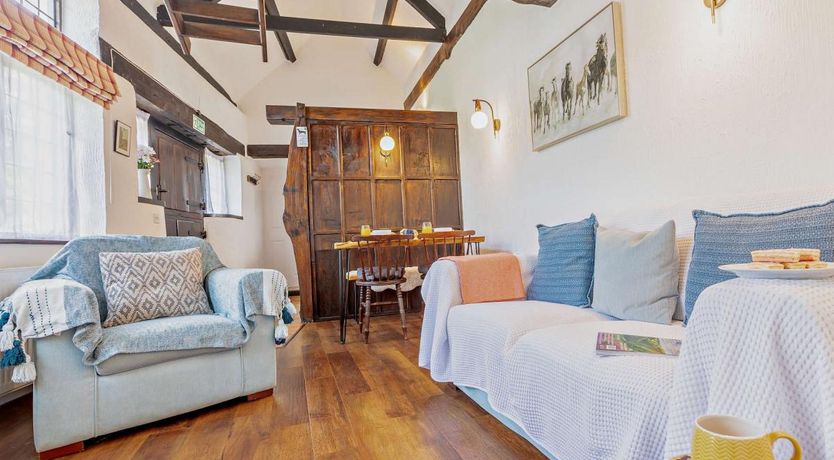 Photo of 2 Bed in Ellicombe