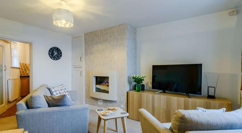 Photo of in Hade Edge (91106)