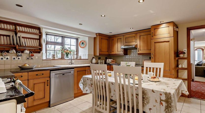 Photo of 4 Bed in Combe Martin