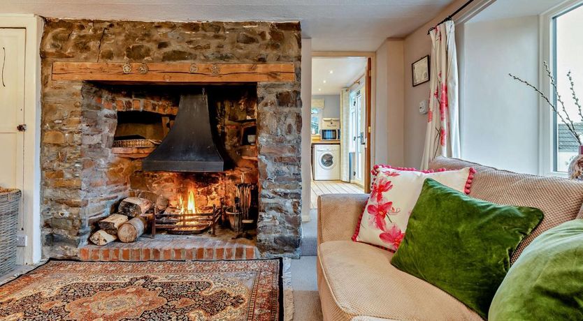 Photo of 3 Bed in Weare Giffard