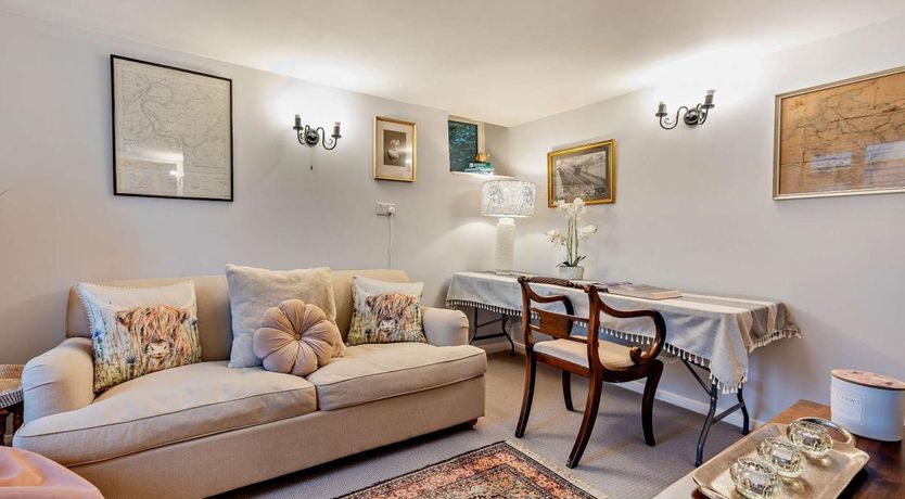 Photo of 3 Bed in Weare Giffard