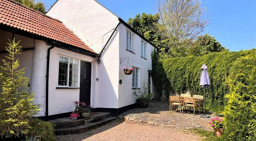 Photo of 2 Bed in Ellicombe