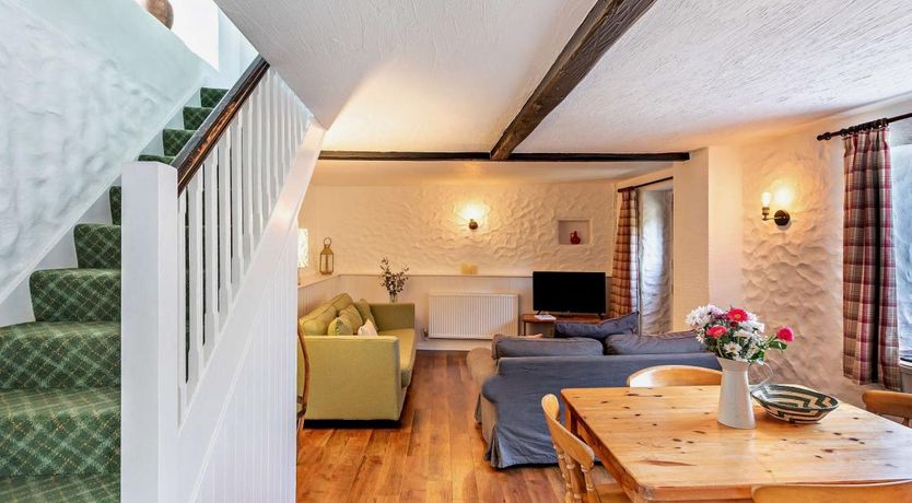 Photo of 2 Bed in Ellicombe