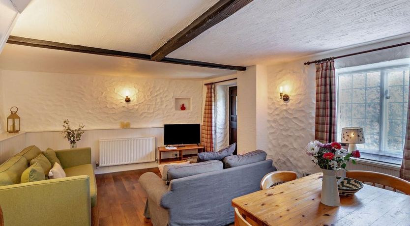 Photo of 2 Bed in Ellicombe