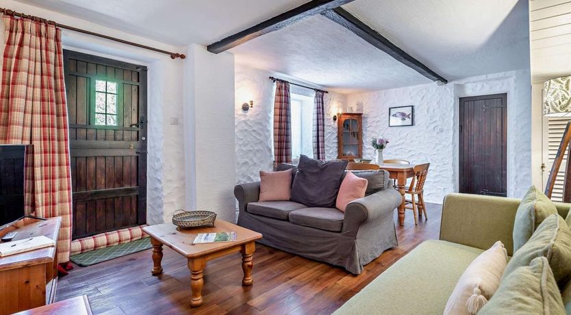 Photo of 2 Bed in Ellicombe