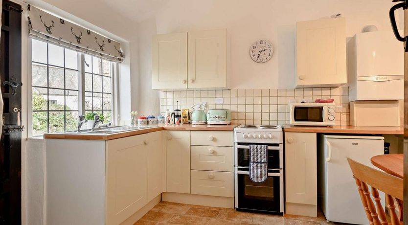 Photo of 2 Bed in Ellicombe