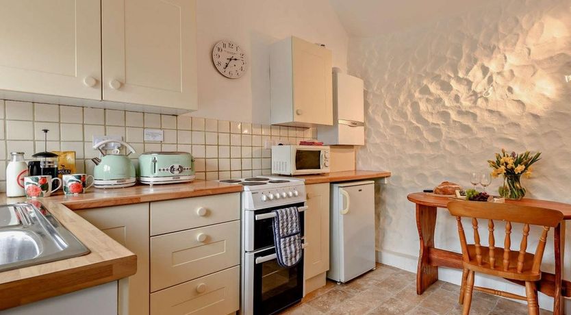 Photo of 2 Bed in Ellicombe