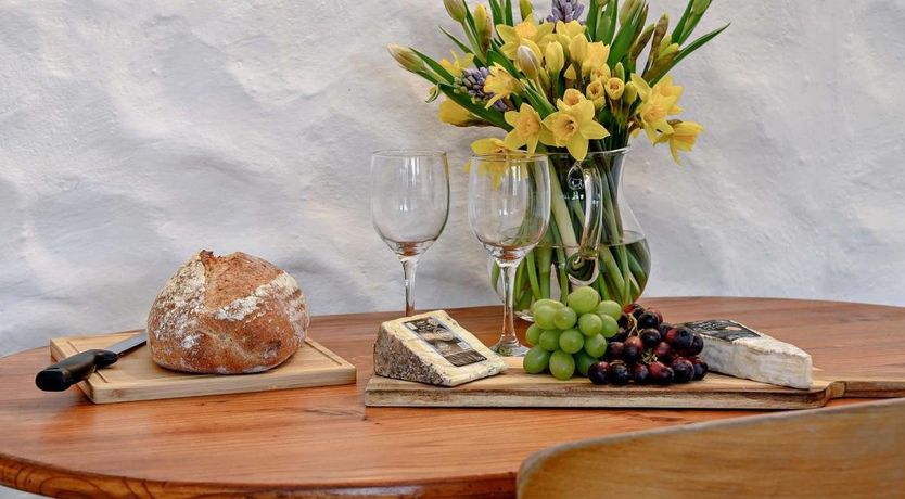 Photo of 2 Bed in Ellicombe