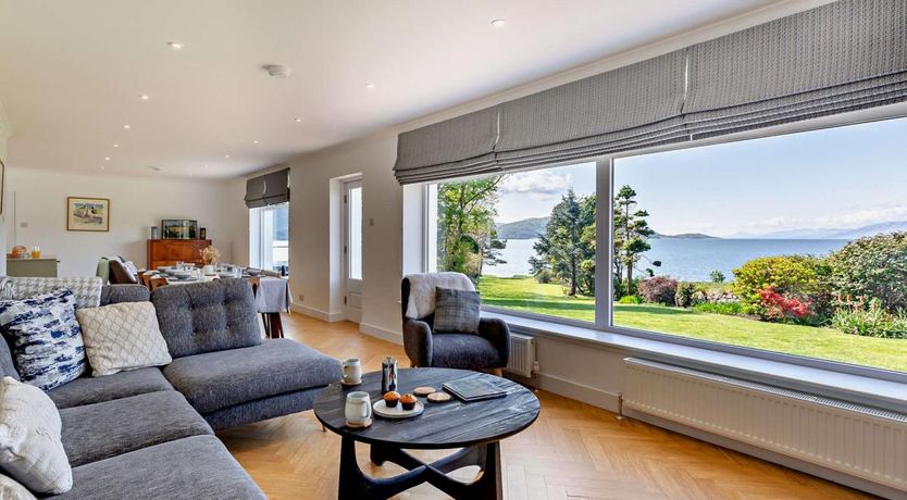 Photo of 4 Bed in Onich