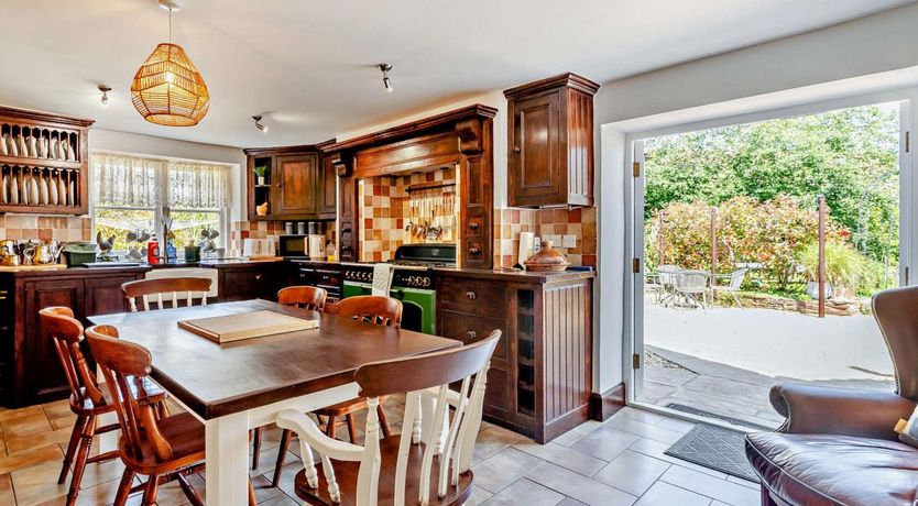 Photo of 8 Bed in Winterbourne