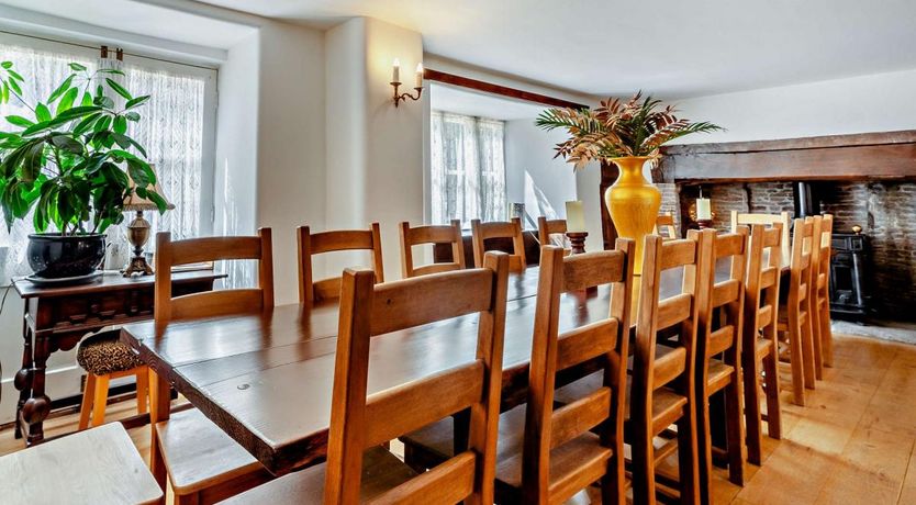 Photo of 8 Bed in Winterbourne