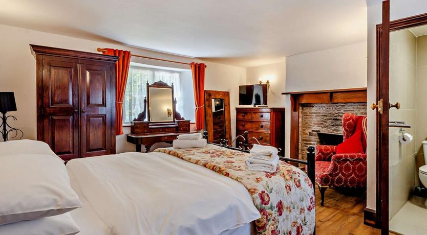 Photo of 8 Bed in Winterbourne