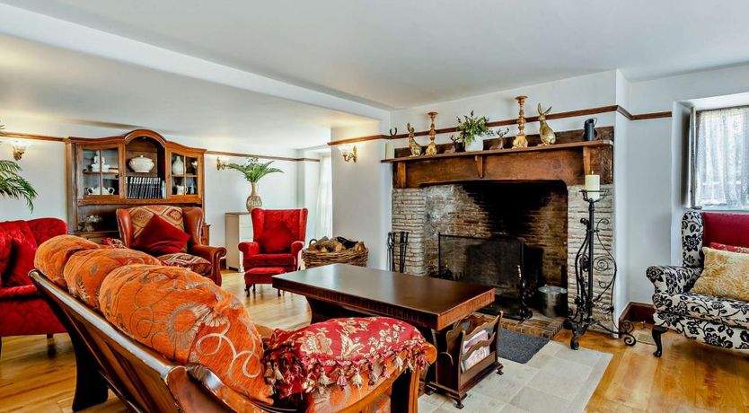 Photo of 8 Bed in Winterbourne